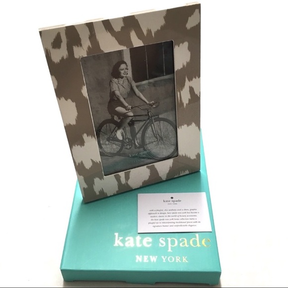 kate spade Accessories - NWT Kate Spade Garden Drive animal print frame 4x6